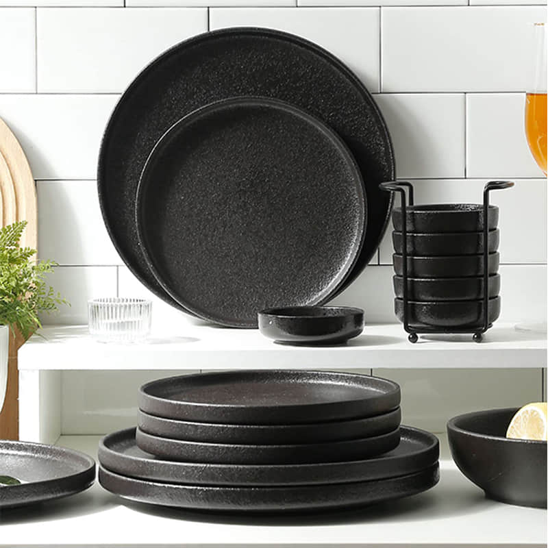 High quality scratch resistant flat bottomed ceramic dining plate with lip edge