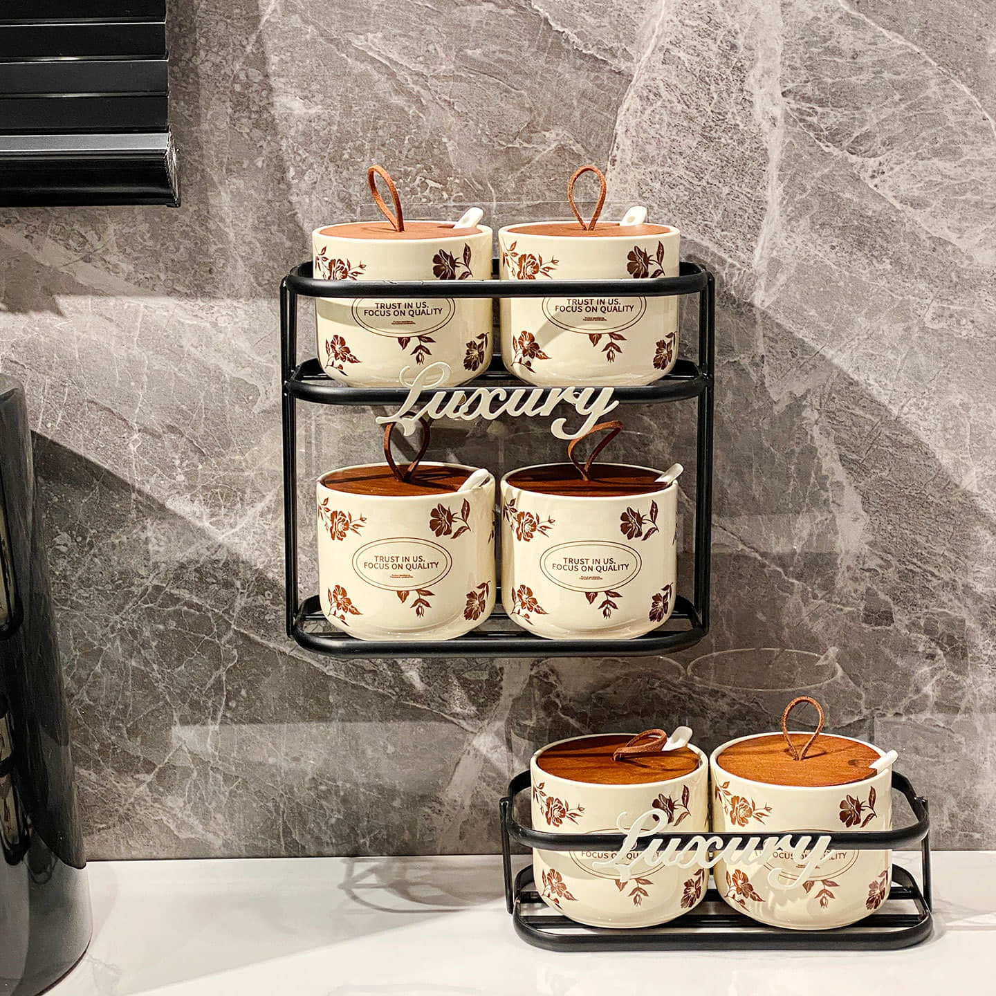 Hanging ceramic seasoning jar, kitchen seasoning jar, salt jar, dust-proof seasoning box